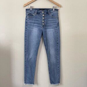 Women's button-down jeans with rippling hems